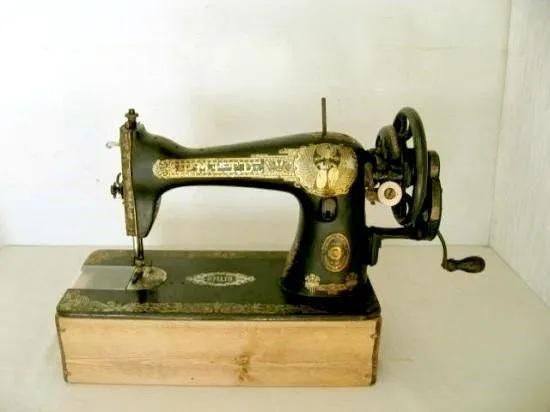 PINE 手回し ミシン - アンティーク 【 HERCULES 】