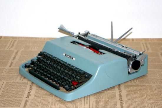 Ｏｌｉｖｅｔｔi Ｌｅｔｔｅｒａ ３２（イタリア製） - アンティーク 