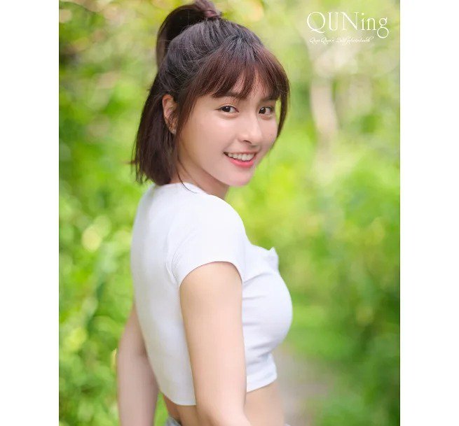 台湾グラビア女子写真集「QUNing：初心版 ＜通常版＞峮峮 Qun Qun チュンチュン 呉函峮 ちゅんちゅん」台湾版