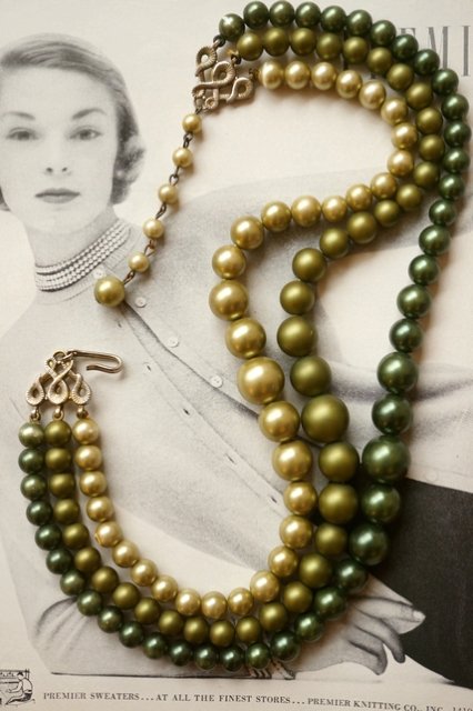 USA VINTAGE 60s 60's TRIPLE-LINE KHAKI PEARL NECKLACE ヴィンテージ