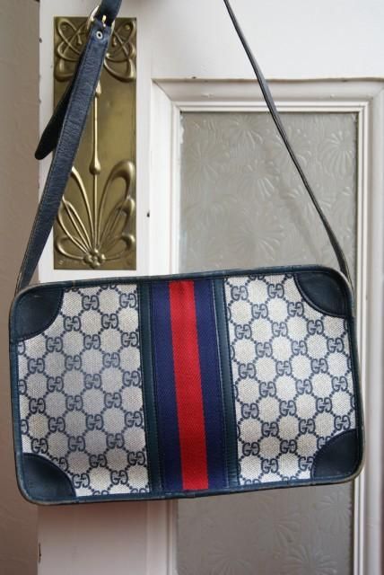 OLD GUCCI 《幅広シェリーライン・オールドグッチ☆》 BOX型がお洒落なショルダーバッグ (NAVY) - 【古着・雑貨の店 かるた】