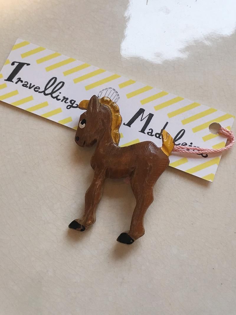 Travelling Madeleine UK vintage horse broach イギリス