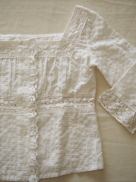 Europe vintage lace blouse (white) / ヨーロッパ ヴィンテージ スクエアネック・レース・ブラウス (白) -  spacemoth / fripier zoetrope - vintage / new clothing, music, cinema & books