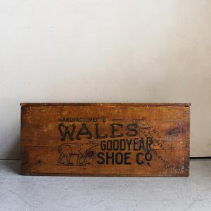 EARLY 1900s WALES SHOES WOOD BOX