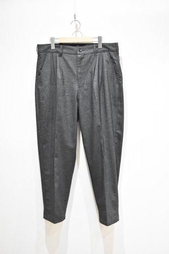 <img class='new_mark_img1' src='https://img.shop-pro.jp/img/new/icons20.gif' style='border:none;display:inline;margin:0px;padding:0px;width:auto;' />mfpen - ATTIRE TROUSERS - GREY 