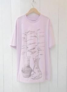 <img class='new_mark_img1' src='https://img.shop-pro.jp/img/new/icons47.gif' style='border:none;display:inline;margin:0px;padding:0px;width:auto;' />Folio "Vases" OVERSIZED T-SHIRTLavender,Beige,Grey