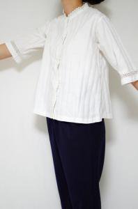 <img class='new_mark_img1' src='https://img.shop-pro.jp/img/new/icons47.gif' style='border:none;display:inline;margin:0px;padding:0px;width:auto;' />VINTAGE-White Tack Blouse