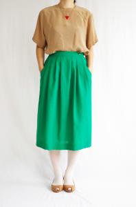 <img class='new_mark_img1' src='https://img.shop-pro.jp/img/new/icons47.gif' style='border:none;display:inline;margin:0px;padding:0px;width:auto;' />VINTAGE-Green 4 pleated skirt