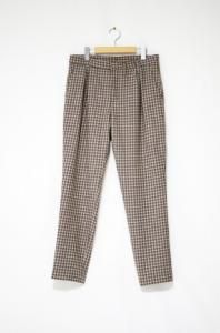 <img class='new_mark_img1' src='https://img.shop-pro.jp/img/new/icons47.gif' style='border:none;display:inline;margin:0px;padding:0px;width:auto;' />Edwina H&#246;rl- Box tack Trousers (Grey check) 