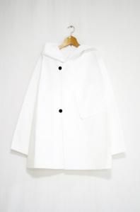 <img class='new_mark_img1' src='https://img.shop-pro.jp/img/new/icons47.gif' style='border:none;display:inline;margin:0px;padding:0px;width:auto;' />Edwina H&#246;rl- Hooded cotton half coat (White) 