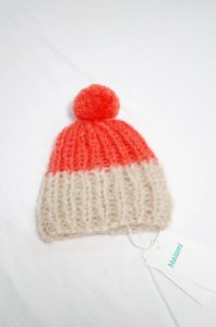 <img class='new_mark_img1' src='https://img.shop-pro.jp/img/new/icons47.gif' style='border:none;display:inline;margin:0px;padding:0px;width:auto;' />Maiami -Mohair pompom knit cap (Beige Orange) 