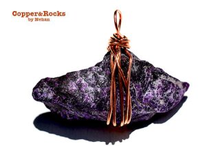 <img class='new_mark_img1' src='https://img.shop-pro.jp/img/new/icons13.gif' style='border:none;display:inline;margin:0px;padding:0px;width:auto;' />【Copper&Rocks by Nehan】スギライト・コッパーワイヤーPT 約5g（南アフリカ産）
