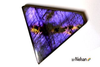 multicolor Labradorite（マルチカラー・ラブラドライト） - ヒーリングクリスタルと鉱物のオンラインショップNehan