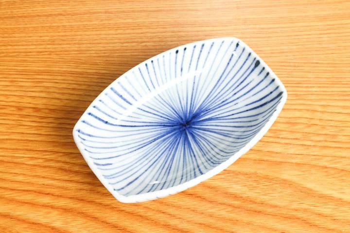 鉢■味わいのある古い角皿 谷辰 ススキの絵 四角鉢 平鉢 水盤 土物 菓子器 鉢□味わいのある古い角皿 谷辰 ススキの絵 四角鉢 平鉢