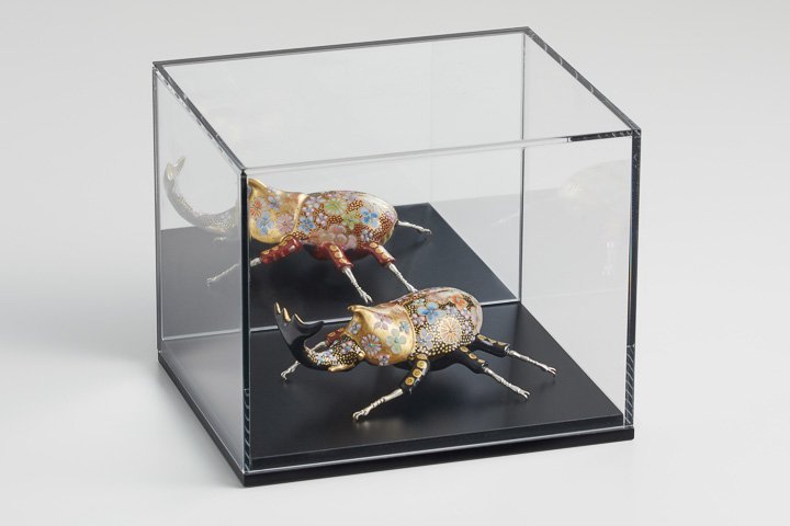 カブトムシ 色絵金襴花詰/高聡文