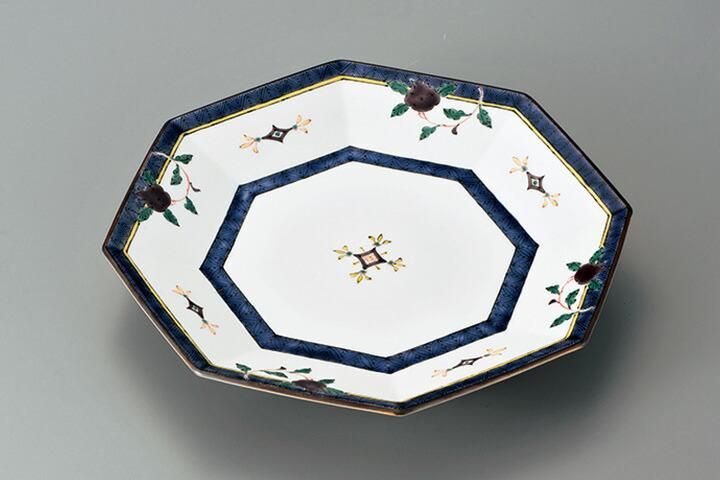 南繁正作　九谷焼　色絵　桜咲図　盃　ぐい呑　共箱　共布　略歴付　酒器 南繁正作 九谷焼 色絵 桜咲図 盃 ぐい呑 共箱 共布 略歴付 酒