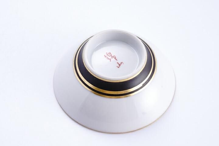 平盃 Shugu 朱地色絵金彩草花文 / 錦山窯