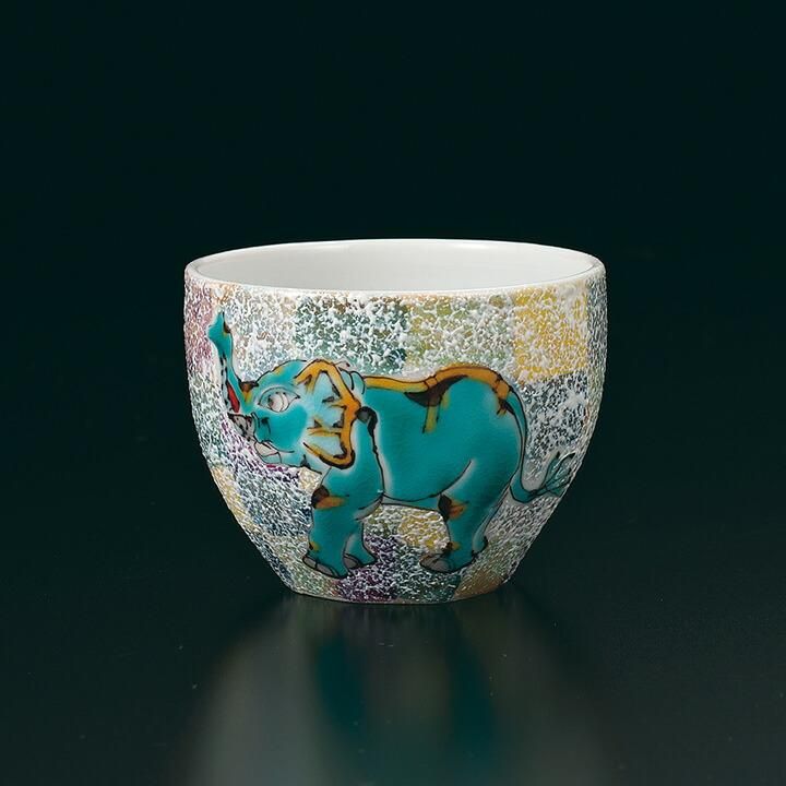 ぐい? 洋彩 神象の絵 / 山近泰 桐箱紐通し入り - 和食器の通販なら