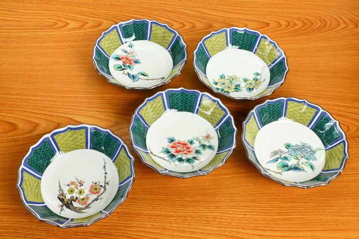 九谷焼　清山窯　絵変わり　高台小鉢揃　5客　コンポート　輪花鉢　花唐草色絵　金彩 九谷焼 清山窯 絵変わり 高台小鉢揃 5客 コンポート 輪花鉢 花唐草
