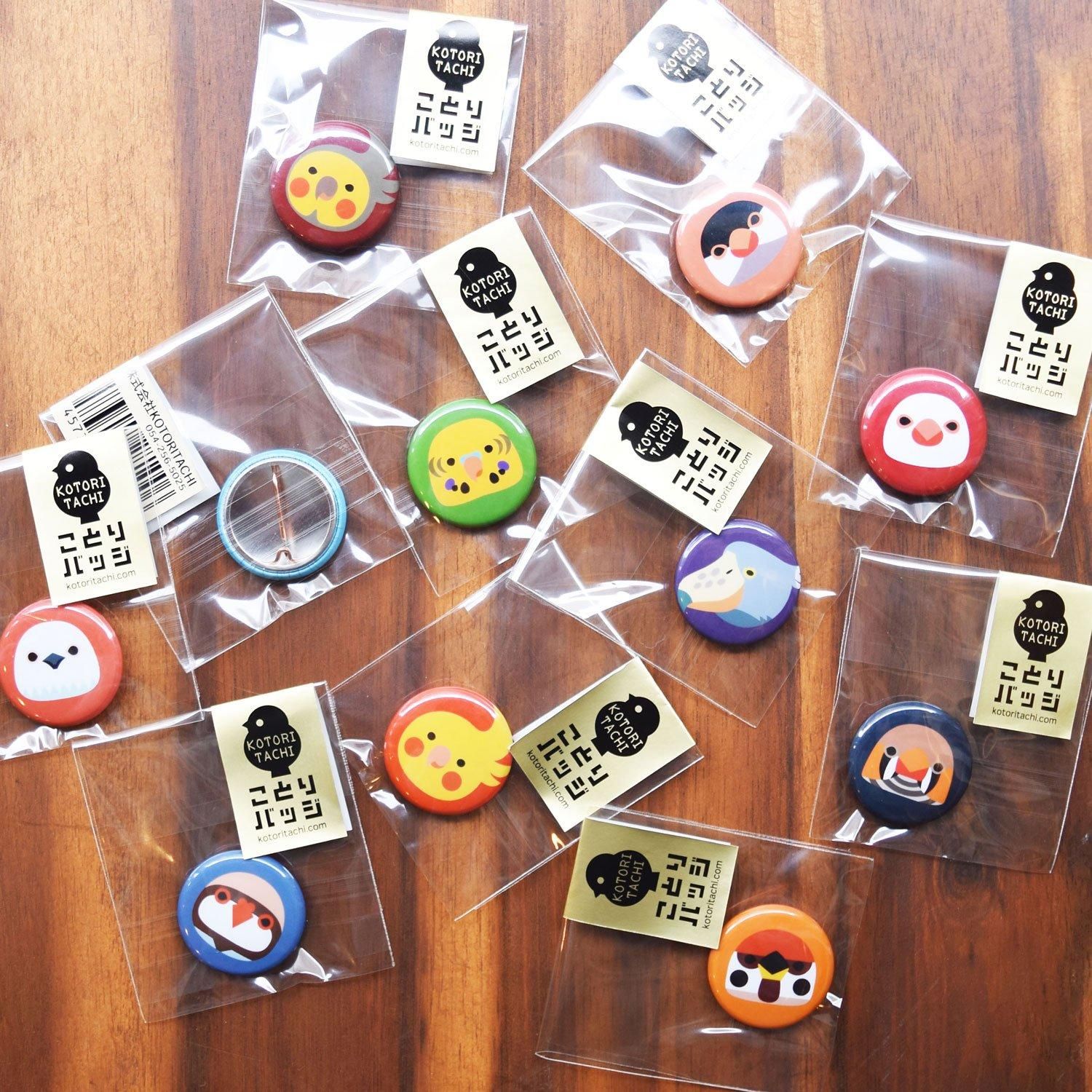 小鳥の雑貨・洋服デザイン【KOTORITACHI】ことりバッジ【花と文鳥】