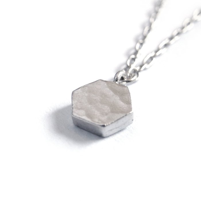 Tiny Honeycomb Necklace(とても小さな六角形モチーフネックレス)