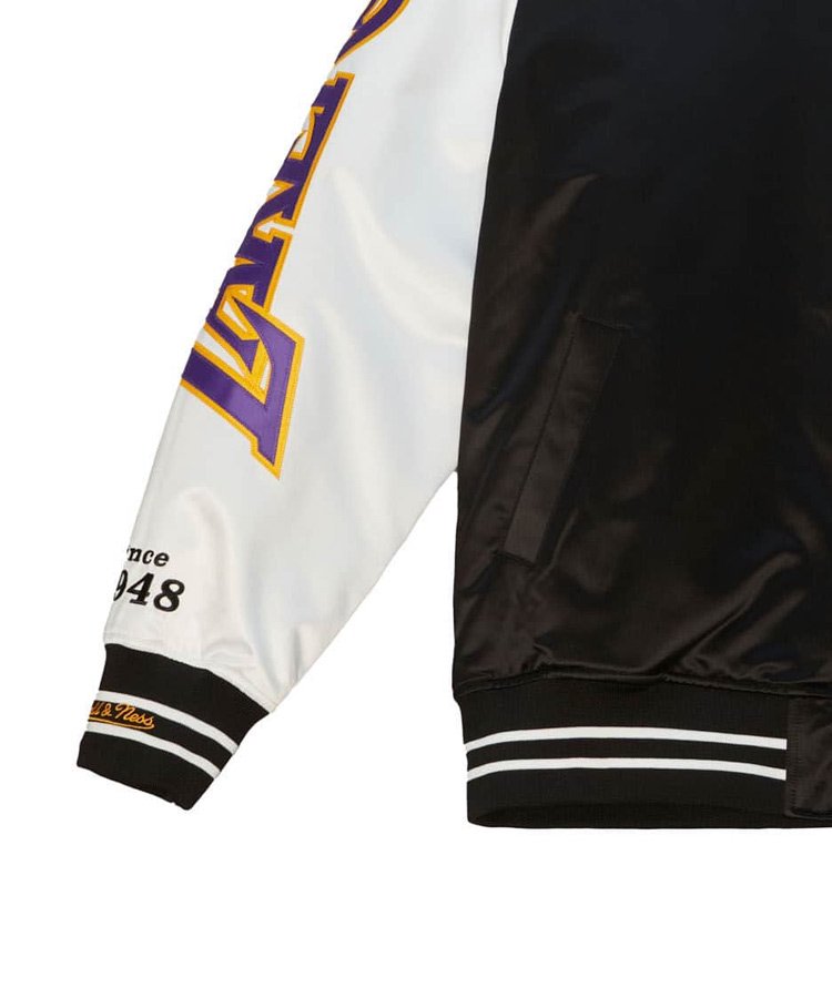 <img class='new_mark_img1' src='https://img.shop-pro.jp/img/new/icons5.gif' style='border:none;display:inline;margin:0px;padding:0px;width:auto;' />NBA Team Origins Varsity Satin Jacket : Los Angeles Lakers / ブラック×ホワイト [OJBF4854-LALYYPPPBKWH]