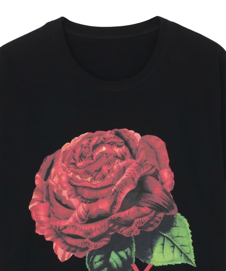 <img class='new_mark_img1' src='https://img.shop-pro.jp/img/new/icons5.gif' style='border:none;display:inline;margin:0px;padding:0px;width:auto;' />RED ROSE PRINT T-SHIRT / ブラック [GI-T61-041-2-03]