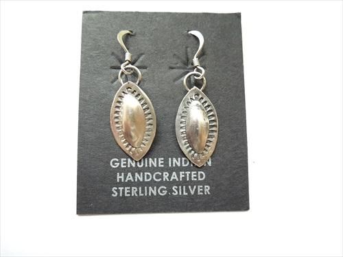 スタンプ プレート ピアス 925シルバー製 ネイティブ