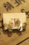 <img class='new_mark_img1' src='https://img.shop-pro.jp/img/new/icons43.gif' style='border:none;display:inline;margin:0px;padding:0px;width:auto;' />VINTAGE MONET RIBBON CLIP EARRINGS (GLD)