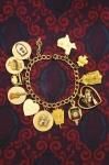 <img class='new_mark_img1' src='https://img.shop-pro.jp/img/new/icons43.gif' style='border:none;display:inline;margin:0px;padding:0px;width:auto;' />VINTAGE GOLDTONE CHARM BRACELET (GLD)