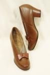 <img class='new_mark_img1' src='https://img.shop-pro.jp/img/new/icons43.gif' style='border:none;display:inline;margin:0px;padding:0px;width:auto;' />DEAD STOCK 40'S BOW LEATHER PUMPS (BRN)