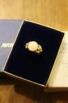 <img class='new_mark_img1' src='https://img.shop-pro.jp/img/new/icons43.gif' style='border:none;display:inline;margin:0px;padding:0px;width:auto;' />DEAD STOCK 70'S AVON SERENA ROSE RING (GLD/P.PNK)