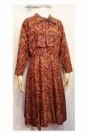 <img class='new_mark_img1' src='https://img.shop-pro.jp/img/new/icons43.gif' style='border:none;display:inline;margin:0px;padding:0px;width:auto;' />70'S PAISLEY PRINTED BOW TIE DRESS (BGDY/BRN/BLK)