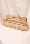 <img class='new_mark_img1' src='https://img.shop-pro.jp/img/new/icons43.gif' style='border:none;display:inline;margin:0px;padding:0px;width:auto;' />40'S WOOD FLAME EMBROIDERED CLUTCH BAG (BEIGE)
