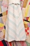 <img class='new_mark_img1' src='https://img.shop-pro.jp/img/new/icons43.gif' style='border:none;display:inline;margin:0px;padding:0px;width:auto;' />70'S CHEVRON STRIPE FLARE WRAP SKIRT (WHT/GRN/PNK)
