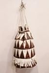 <img class='new_mark_img1' src='https://img.shop-pro.jp/img/new/icons43.gif' style='border:none;display:inline;margin:0px;padding:0px;width:auto;' />70'S LEATHER PATCHWORK FRINGE DRAWSTRING BUCKET BAG (WHT/BRN)