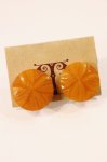 <img class='new_mark_img1' src='https://img.shop-pro.jp/img/new/icons43.gif' style='border:none;display:inline;margin:0px;padding:0px;width:auto;' />VINTAGE BAKELITE LEAF CARVED ROUND EARRINGS (B.ORG)