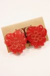 <img class='new_mark_img1' src='https://img.shop-pro.jp/img/new/icons43.gif' style='border:none;display:inline;margin:0px;padding:0px;width:auto;' />VINTAGE BAKELITE LEAF CARVED ROUND EARRINGS (RED)