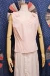 <img class='new_mark_img1' src='https://img.shop-pro.jp/img/new/icons43.gif' style='border:none;display:inline;margin:0px;padding:0px;width:auto;' />50'S V-NECK SHOULDER BELTED SLEEVELESS TOPS (PNK)