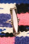 <img class='new_mark_img1' src='https://img.shop-pro.jp/img/new/icons43.gif' style='border:none;display:inline;margin:0px;padding:0px;width:auto;' />VINTAGE NAVAJO PINK SHELL SILVER RING