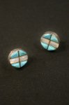 <img class='new_mark_img1' src='https://img.shop-pro.jp/img/new/icons43.gif' style='border:none;display:inline;margin:0px;padding:0px;width:auto;' />VINTAGE ZUNI TURQUOISE SHELL INLAY PIERCED EARRINGS