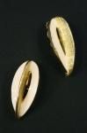 <img class='new_mark_img1' src='https://img.shop-pro.jp/img/new/icons43.gif' style='border:none;display:inline;margin:0px;padding:0px;width:auto;' />VINTAGE GOLDTONE METAL & ENAMEL EARRINGS (GLD)
