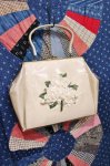 <img class='new_mark_img1' src='https://img.shop-pro.jp/img/new/icons43.gif' style='border:none;display:inline;margin:0px;padding:0px;width:auto;' />50'S FLOWER CLEAR VINYL CLASP HANDBAG (O.WHT/CLR)