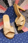 70'S BOW LEATHER WOOD HIGH HEEL MULE SANDALS (BEIGE)