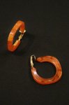 <img class='new_mark_img1' src='https://img.shop-pro.jp/img/new/icons43.gif' style='border:none;display:inline;margin:0px;padding:0px;width:auto;' />VINTAGE BAKELITE SQUARE MARBLE HOOP EARRINGS (ORG/CLR)