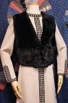 <img class='new_mark_img1' src='https://img.shop-pro.jp/img/new/icons43.gif' style='border:none;display:inline;margin:0px;padding:0px;width:auto;' />60'S MOUTON FUR DOUBLE BREAST VEST (BLK)