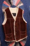 <img class='new_mark_img1' src='https://img.shop-pro.jp/img/new/icons21.gif' style='border:none;display:inline;margin:0px;padding:0px;width:auto;' />70'S SUEDE BOA VEST (D.BRN) ★20%OFF 9000円→