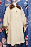<img class='new_mark_img1' src='https://img.shop-pro.jp/img/new/icons43.gif' style='border:none;display:inline;margin:0px;padding:0px;width:auto;' />LATE 40'S FUR COLLAR & CUFF NEP WOOL SWING COAT (BEIGE)