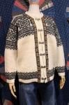 <img class='new_mark_img1' src='https://img.shop-pro.jp/img/new/icons43.gif' style='border:none;display:inline;margin:0px;padding:0px;width:auto;' />70'S Nordstrikk WOOL NORDIC CARDIGAN (O.WHT/BLK)