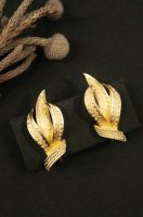 VINTAGE 50'S-60'S Coro BOW METAL EARRINGS (M.GLD/MADE IN ENGLAND)